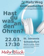 ein weißer Kopfhörer auf hellblauem Hintergrund. Text: Hast du was an den Ohren?